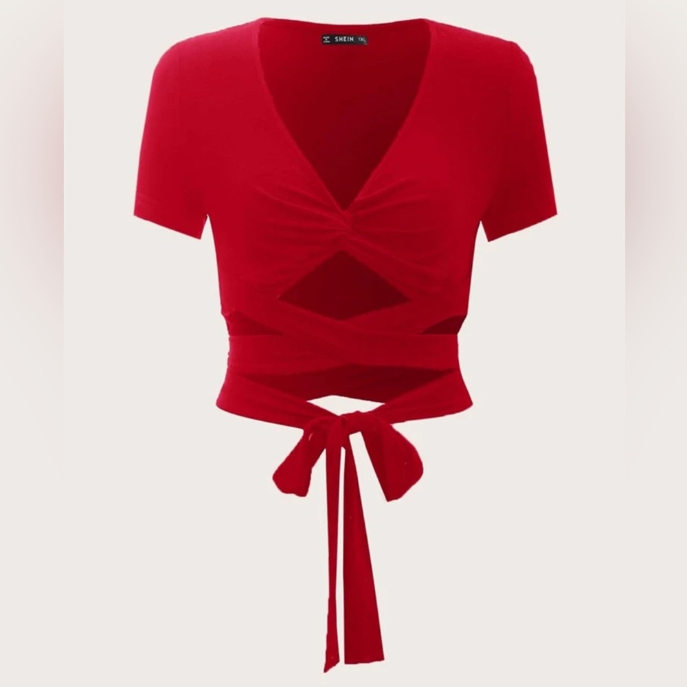 ✨ SHEIN EZwear Plus Twist
Crisscross Tie Front Top✨